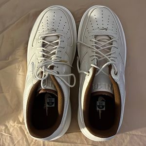 Nike Sneaker winter boots comfortable and durable great for winter weather